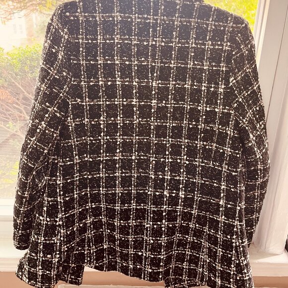 Jacket - fully lines - fall/spring /winter - has sparkling elements to it - Picture 3 of 6